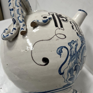Vase à anses en faïence blanc bleu, XIXᵉ siècle