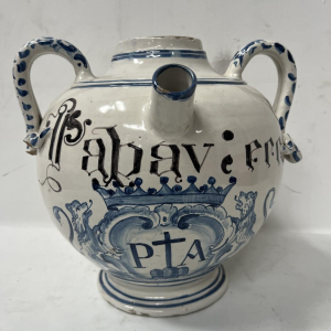 Blauw-witte aardewerken vaas met handvatten, 19e eeuw