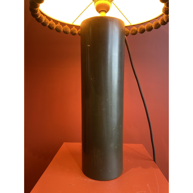 Lampe "bouillotte" en cuivre et abat-jour en soie Ashoka Silk, pompons de chez HOULES