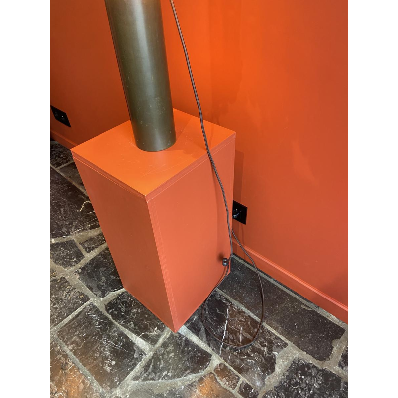 Koperen "warmwaterkruik"-lamp met Ashoka zijden lampenkap en kwastjes van HOULES