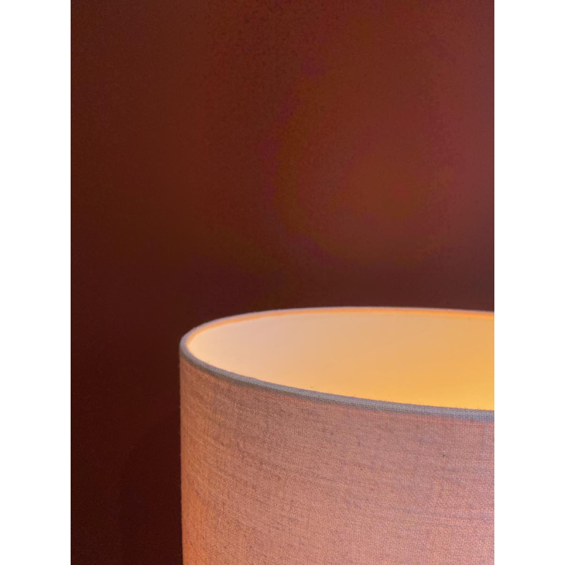 Koperen "warmwaterkruik"-lamp met Ashoka zijden lampenkap en kwastjes van HOULES