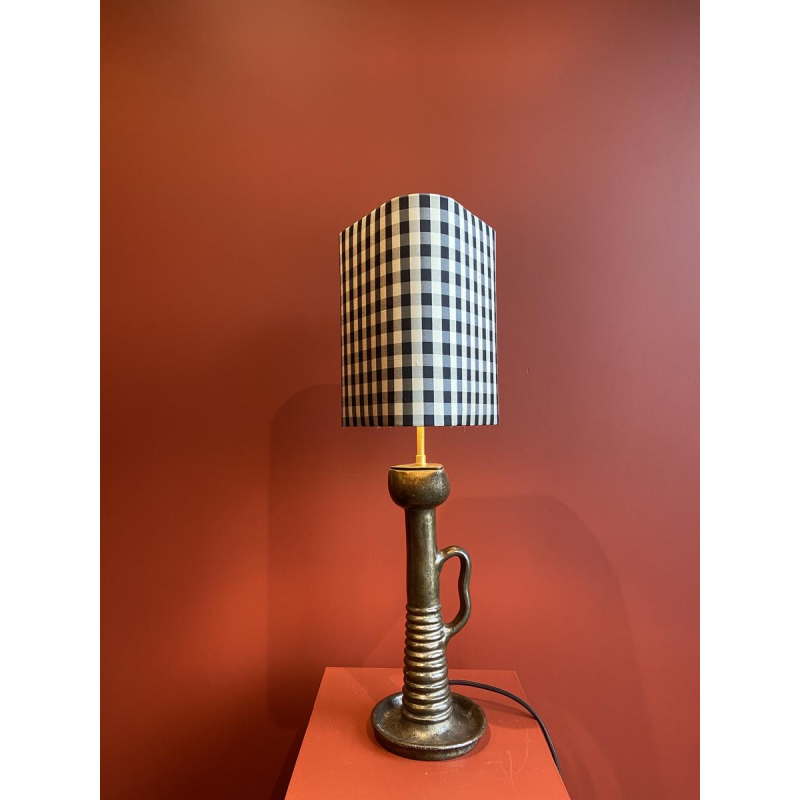 Lampe à poser en bronze, abat-jour en soie motifs carreaux blanc et noir