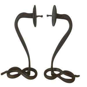 Een paar Art Deco "Slangen" wandlampen, massief brons, 20e eeuw