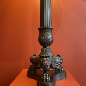 Empire style bronze table lamp, tripod base, silk lampshade, black and white checkered pattern, 19th century