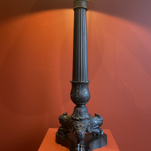 Empire style bronze table lamp, tripod base, silk lampshade, black and white checkered pattern, 19th century