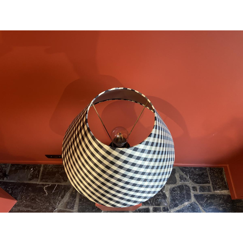 Lampe à poser en bronze de style Empire, piétement tripode, abat-jour en soie, motifs carreaux blanc-noir, XIXe s