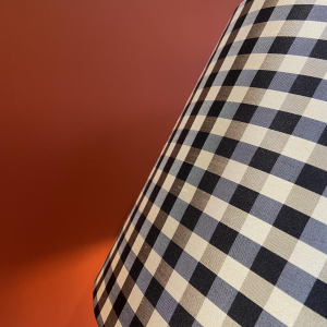 Empire style bronze table lamp, tripod base, silk lampshade, black and white checkered pattern, 19th century