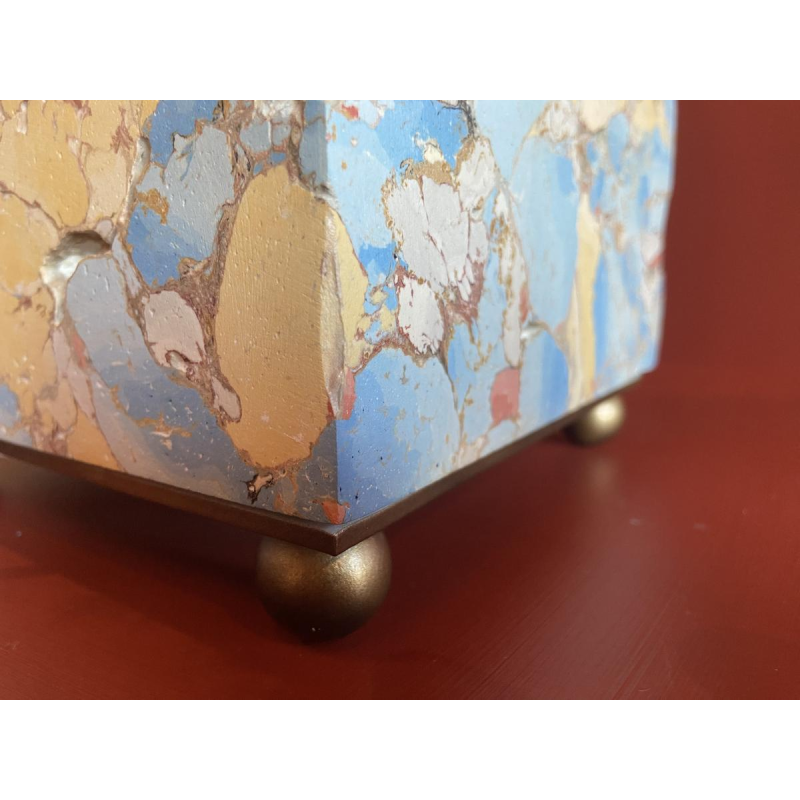 Tafellamp, marmeren voet, Houles lampenkap met franjes, eigentijds handgemaakt werk, 21e eeuw