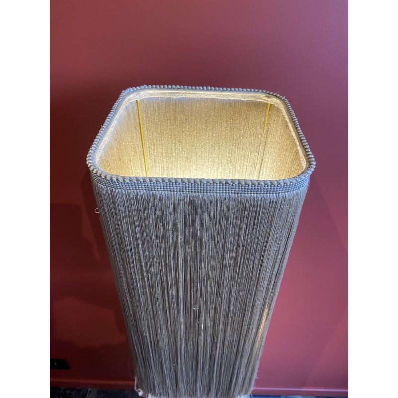 Lampe à poser, socle stuck marbre-plâtre, abat-jour à franges Houles, travail artisanal contemporain, XXIe s