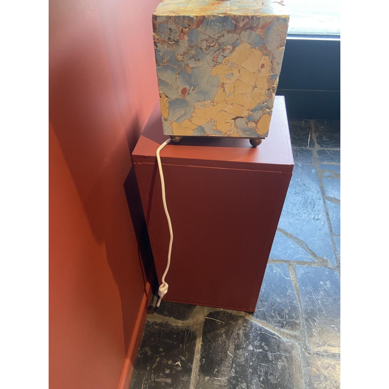 Tafellamp, marmeren voet, Houles lampenkap met franjes, eigentijds handgemaakt werk, 21e eeuw