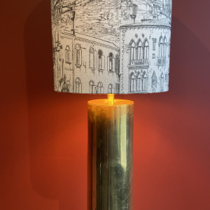 Lampe à poser "Douille d'obus Magdeburg allemande" 1ère Guerre Mondiale, abat-jour lin motif Venise