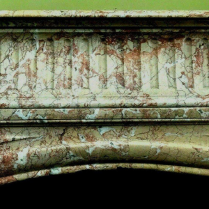 Cheminée de style Louis XIV à hotte, marbre rose veiné moucheté, XIX siècle