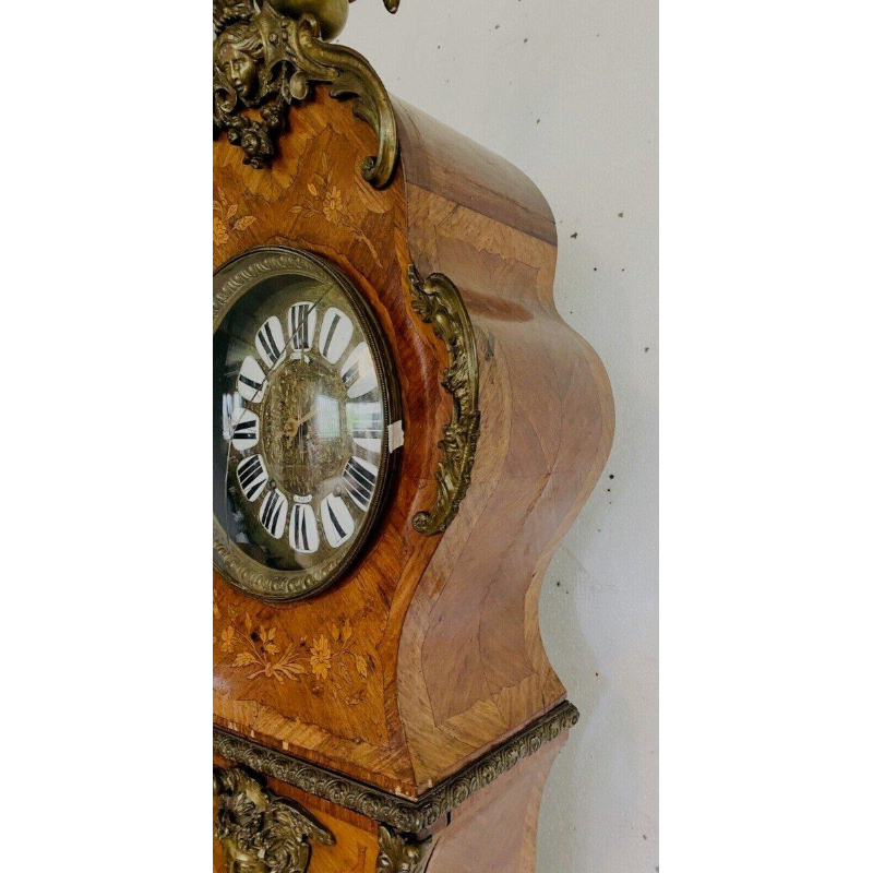 Régulateur de style Louis XV, bois galbé, placage marqueté, XX siècle