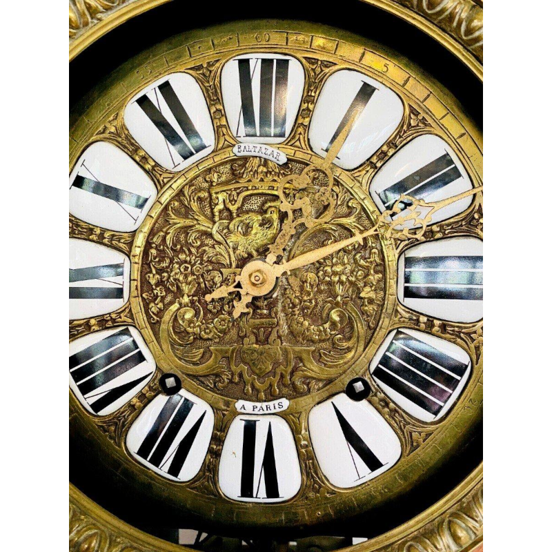 Régulateur de style Louis XV, bois galbé, placage marqueté, XX siècle