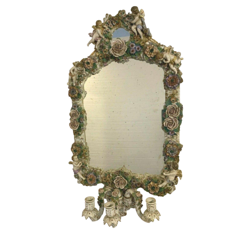 Paire de miroirs à bougeoirs, décor de chérubins, porcelaine polychrome allemande, début XXe siècle