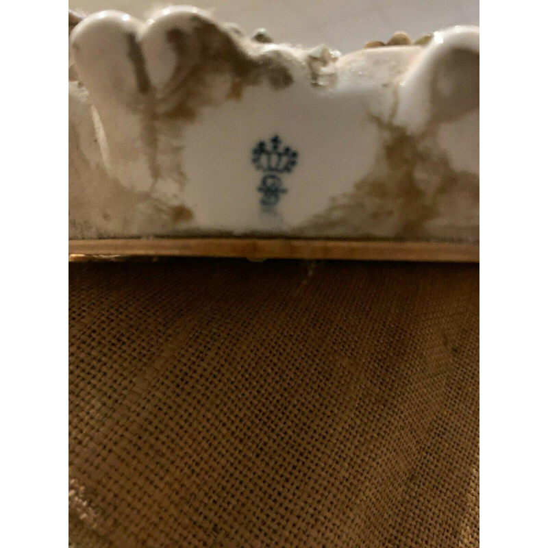 Paire de miroirs à bougeoirs, décor de chérubins, porcelaine polychrome allemande, début XXe siècle