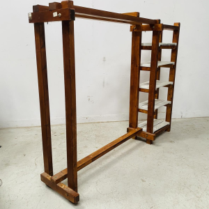 Porte manteau / étagère architecturale en sapin massif, XXe siècle