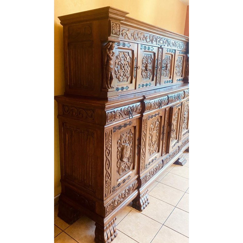 Enfilade de style Renaissance en chêne massif richement sculpté, XXe siècle