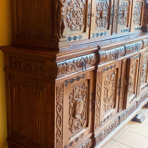 Enfilade de style Renaissance en chêne massif richement sculpté, XXe siècle