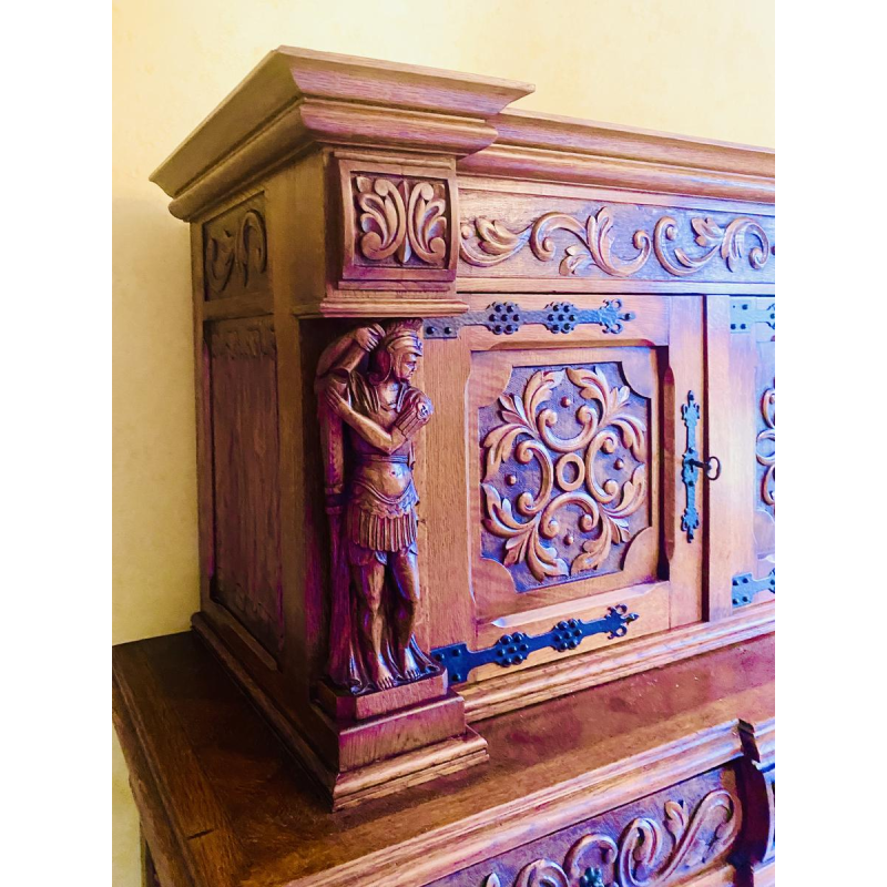 Enfilade de style Renaissance en chêne massif richement sculpté, XXe siècle