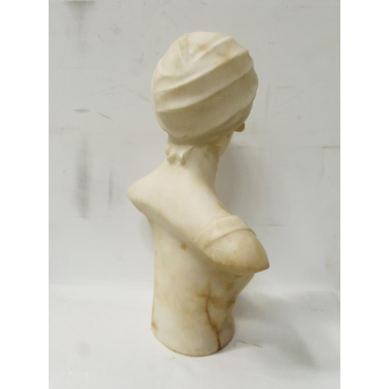 Sculpture "Buste de jeune fille" marbre sculpté blanc, XXe siècle