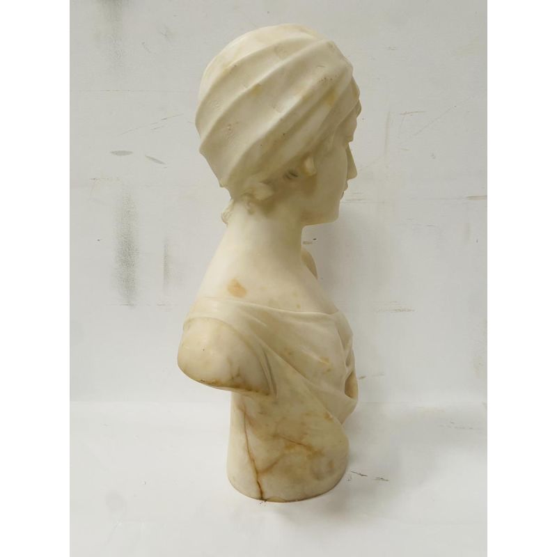 Sculpture "Buste de jeune fille" marbre sculpté blanc, XXe siècle