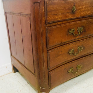 Louis XV style chest of drawers in solid oak with five drawers, 18th century