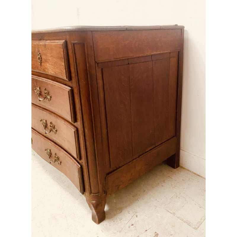 Commode Louis XV en chêne massif comportant cinq tiroirs, XVIIIe siècle