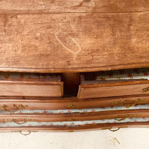 Louis XV style chest of drawers in solid oak with five drawers, 18th century
