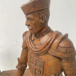 Sculpture représentant deux notables, bois sculpté, XX siècle