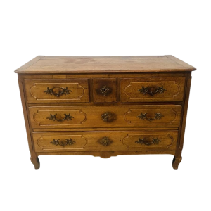 Commode Louis XV en chêne clair massif comportant cinq tiroirs, XVIII siècle