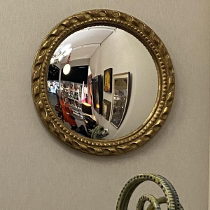 Miroir "oeil de sorcière" circulaire en bois sculpté doré