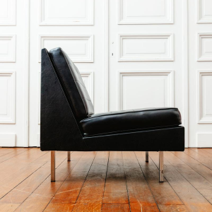 Zwarte vinyl fauteuil, circa 1960
