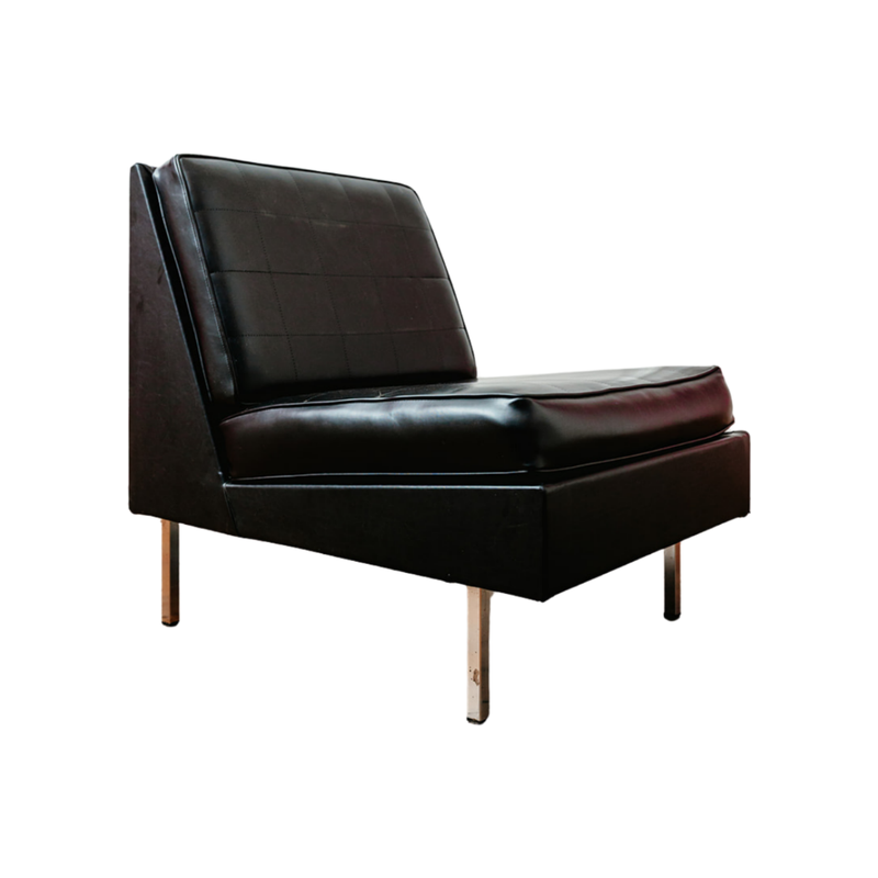 Zwarte vinyl fauteuil, circa 1960
