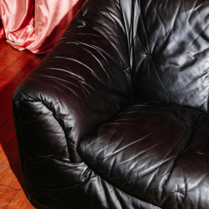 Michel Ducaroy voor Ligne Roset, leren bank in de vorm van een sloep, Frankrijk ca. 1970