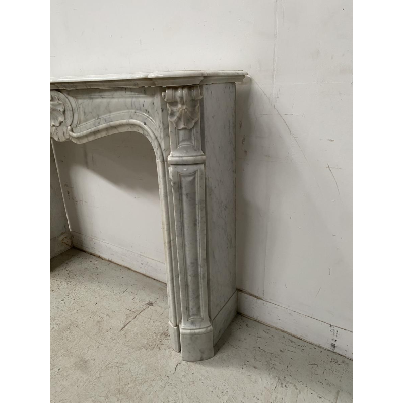 Three-shell Louis XV style fireplace in white marble, 19th century