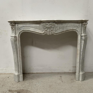 Three-shell Louis XV style fireplace in white marble, 19th century