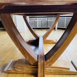 Table Art Déco en chêne cérusé, piètement à entretoise, base métal chromé, ca 1930