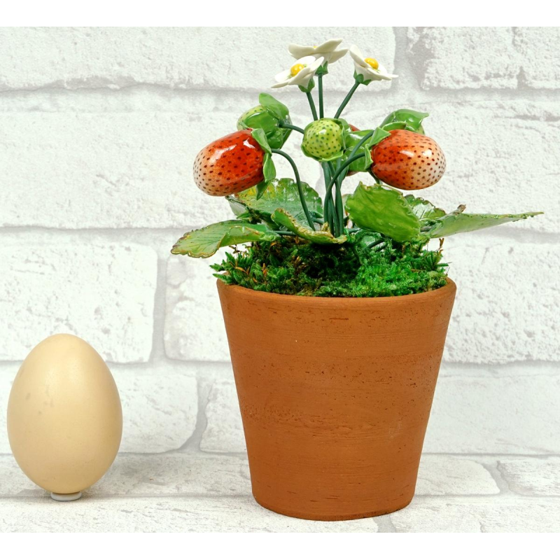 Didier Gardillou "Pied de fraisier" sculpture nature morte hyperréaliste en porcelaine, fruits en trompe l'oeil, XXIe siècle