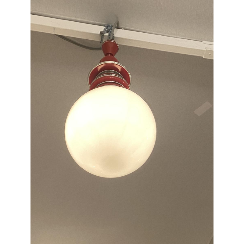 Vintage hanglamp, rood gelakt metaal en chroom.