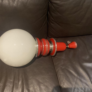 Vintage hanglamp, rood gelakt metaal en chroom.