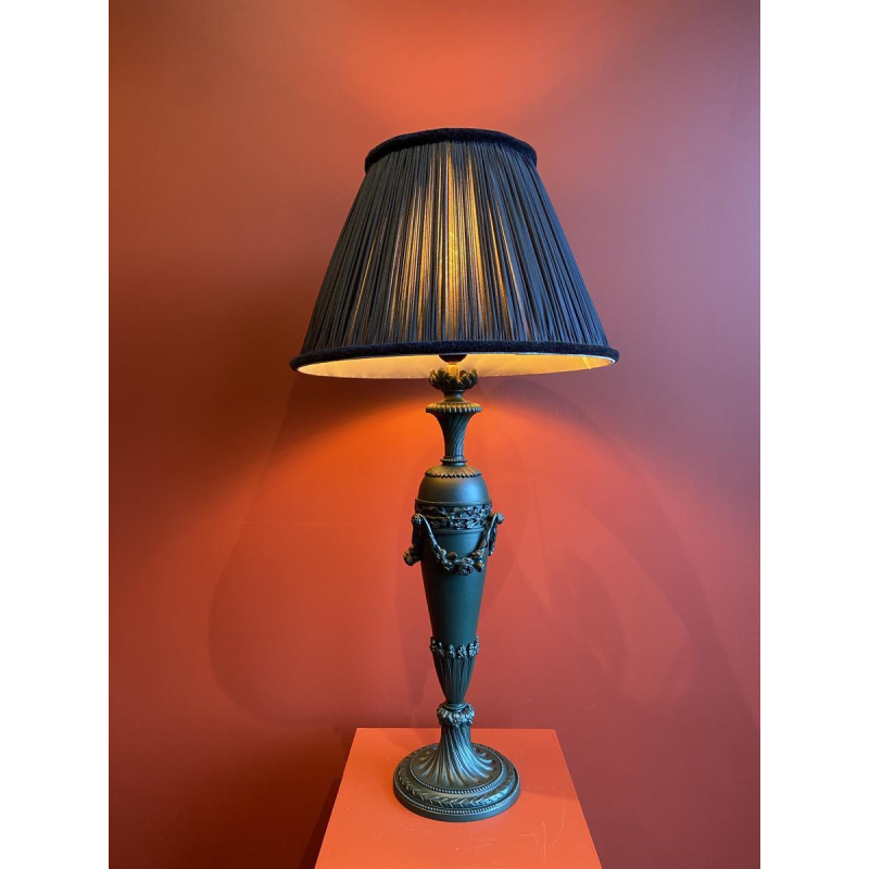 Classic brass lamp base, pleated lampshade in China HABOTAI silk, Ile de France trimmings