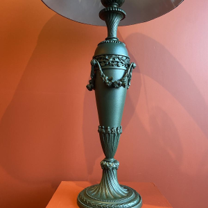 Classic brass lamp base, pleated lampshade in China HABOTAI silk, Ile de France trimmings