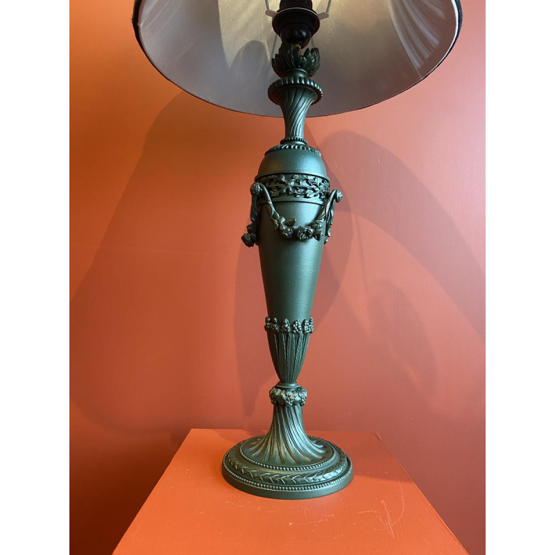 Pied de lampe classique en laiton, abat-jour plissé en Soie China HABOTAI, passementeries Ile de France