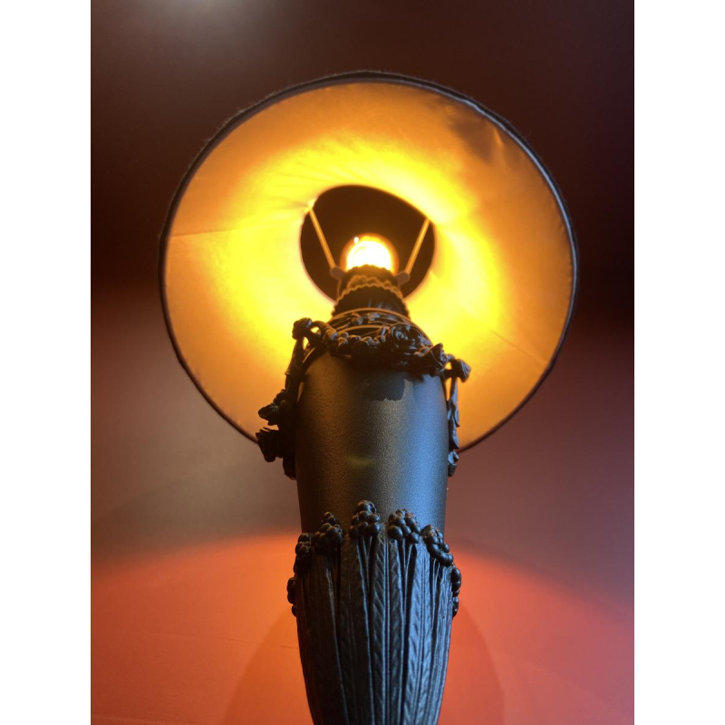 Pied de lampe classique en laiton, abat-jour plissé en Soie China HABOTAI, passementeries Ile de France