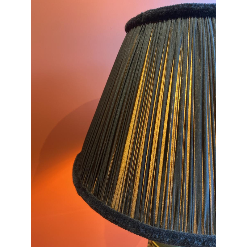 Classic brass lamp base, pleated lampshade in China HABOTAI silk, Ile de France trimmings