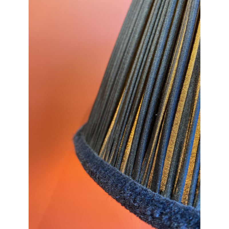 Classic brass lamp base, pleated lampshade in China HABOTAI silk, Ile de France trimmings