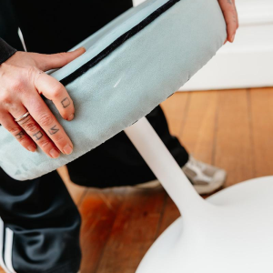 Set van krukken en stoelen met tulpvormige poten, circa 1960.