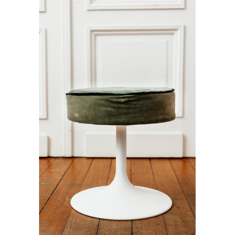 Lot de tabourets et chaises à pied tulipe, ca 1960