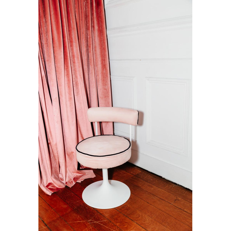 Set van krukken en stoelen met tulpvormige poten, circa 1960.